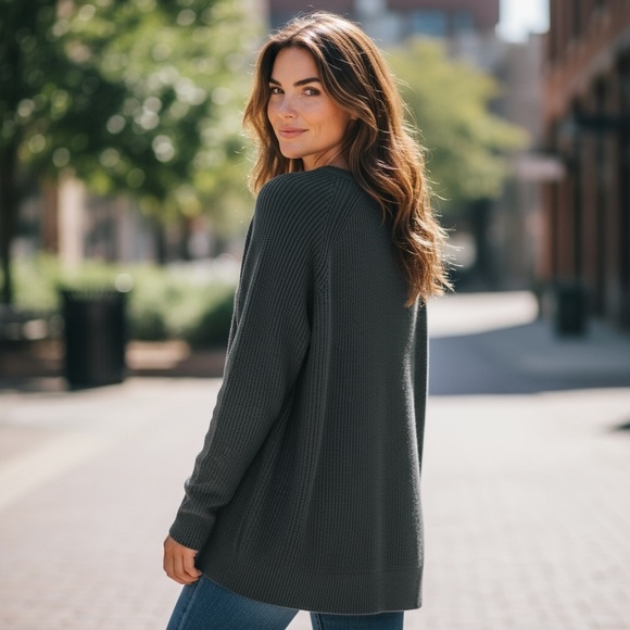 Athleta Hanover V-Neck Sweater Merino wool Blend oversized knit Sz M - Picture 3 of 8